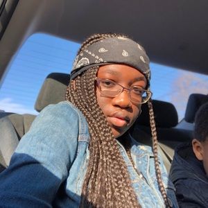 Meet your Posher, Monique